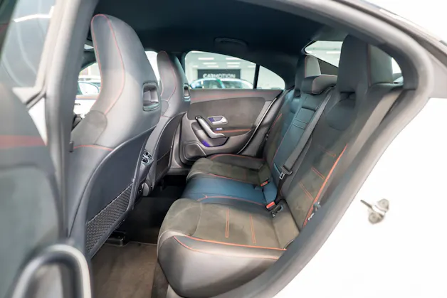 MERCEDES-BENZ CLA 200 d AMG Line 4matic Ambiente-Beleuchtung / Sitzheizung / Navi