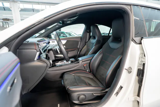 MERCEDES-BENZ CLA 200 d AMG Line 4matic Ambiente-Beleuchtung / Sitzheizung / Navi