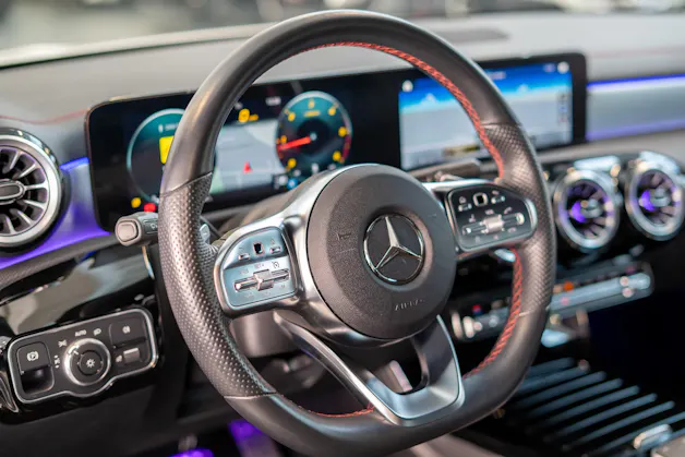 MERCEDES-BENZ CLA 200 d AMG Line 4matic Ambiente-Beleuchtung / Sitzheizung / Navi