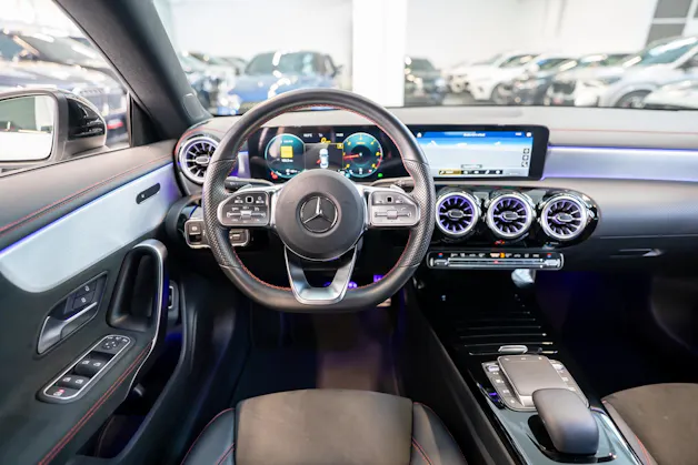 MERCEDES-BENZ CLA 200 d AMG Line 4matic Ambiente-Beleuchtung / Sitzheizung / Navi