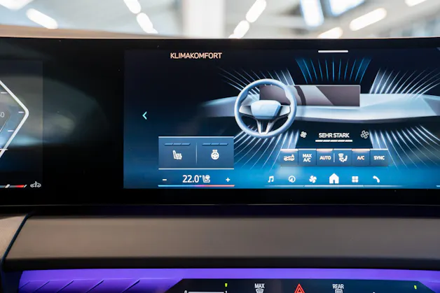 BMW X3 40d xDrive / Iconic Glow / Head-Up Display / Harman Kardon