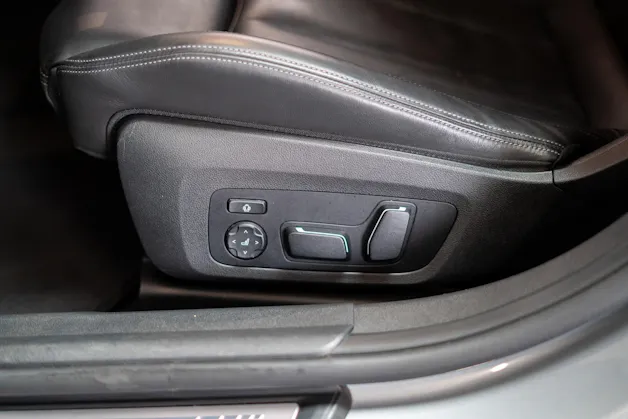 BMW M3 Competition xDrive / LCI / Head-Up / Harman Kardon / Carbon Interieu