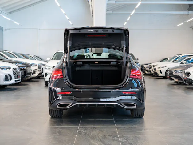 MERCEDES-BENZ A 200 d AMG Line Limousine / Facelift / Rückfahrkamera / Ambientebeleuchtung