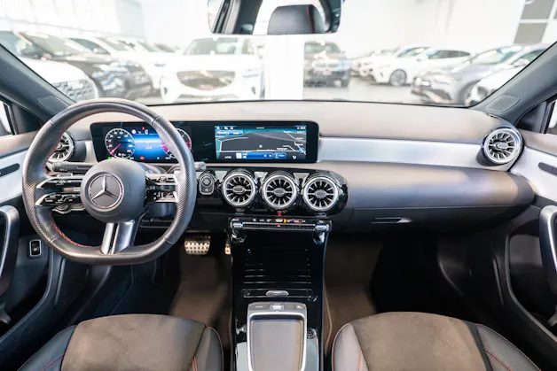 MERCEDES-BENZ A 200 d AMG Line Limousine / Facelift / Rückfahrkamera / Ambientebeleuchtung