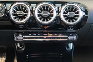 MERCEDES-BENZ A 200 d AMG Line Limousine / Facelift / Rückfahrkamera / Ambientebeleuchtung