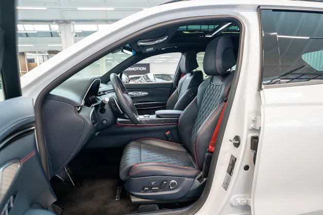 Genesis GV70 2.5T Sport / Panorama-Glasdach / Massage-Sitze / 360°Kamera