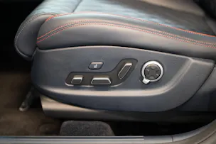 Genesis GV70 2.5T Sport / Panorama-Glasdach / Massage-Sitze / 360°Kamera