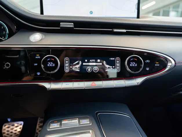 Genesis GV70 2.5T Sport / Panorama-Glasdach / Massage-Sitze / 360°Kamera