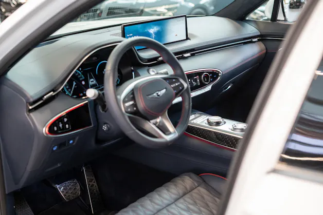 Genesis GV70 2.5T Sport / Panorama-Glasdach / Massage-Sitze / 360°Kamera