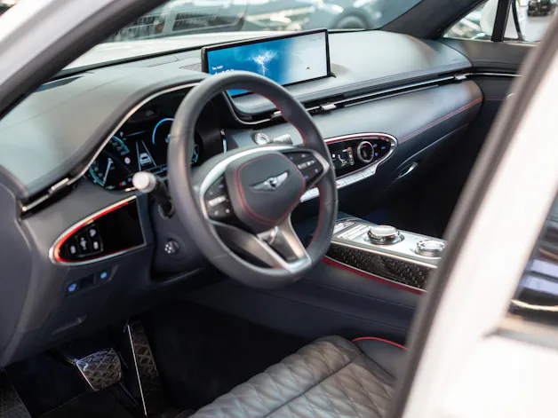Genesis GV70 2.5T Sport / Panorama-Glasdach / Massage-Sitze / 360°Kamera