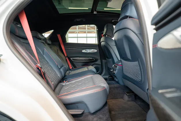 Genesis GV70 2.5T Sport / Panorama-Glasdach / Massage-Sitze / 360°Kamera