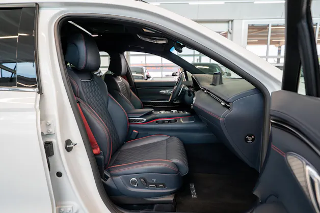 Genesis GV70 2.5T Sport / Panorama-Glasdach / Massage-Sitze / 360°Kamera