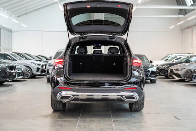 MERCEDES-BENZ GLC 300 d AMG Line 4matic / Rückfahrkamera / el.Sitze / Ambientebeleuchtung