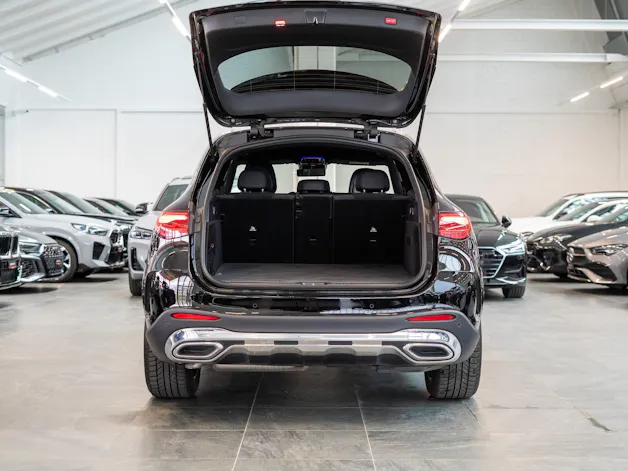 MERCEDES-BENZ GLC 300 d AMG Line 4matic / Rückfahrkamera / el.Sitze / Ambientebeleuchtung