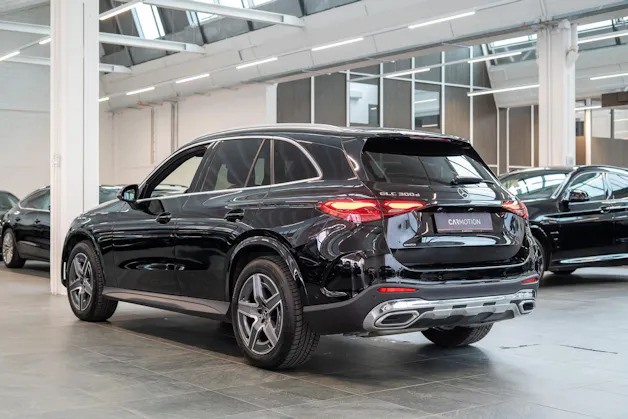 MERCEDES-BENZ GLC 300 d AMG Line 4matic / Rückfahrkamera / el.Sitze / Ambientebeleuchtung