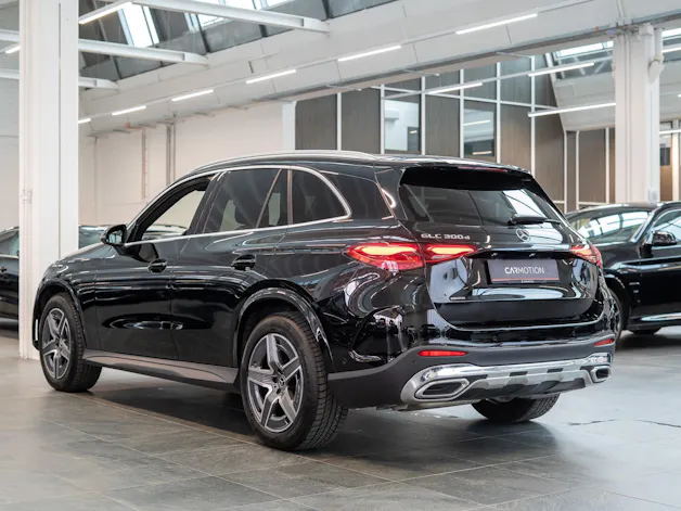 MERCEDES-BENZ GLC 300 d AMG Line 4matic / Rückfahrkamera / el.Sitze / Ambientebeleuchtung