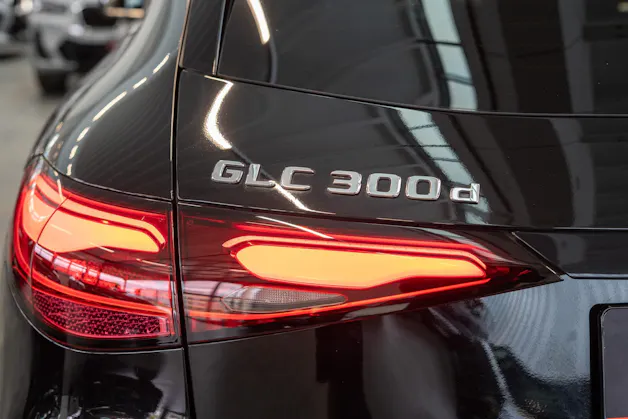 MERCEDES-BENZ GLC 300 d AMG Line 4matic / Rückfahrkamera / el.Sitze / Ambientebeleuchtung