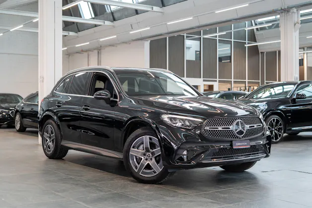 MERCEDES-BENZ GLC 300 d AMG Line 4matic / Rückfahrkamera / el.Sitze / Ambientebeleuchtung