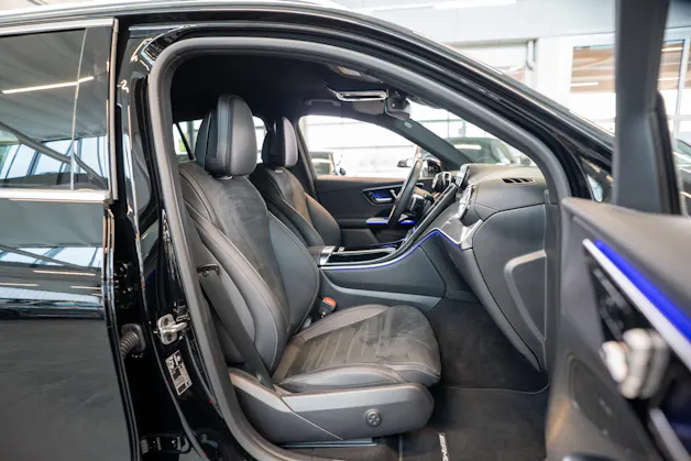 MERCEDES-BENZ GLC 300 d AMG Line 4matic / Rückfahrkamera / el.Sitze / Ambientebeleuchtung