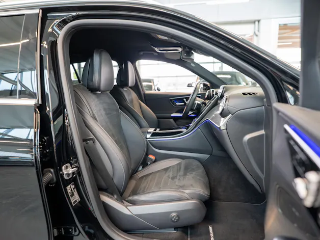 MERCEDES-BENZ GLC 300 d AMG Line 4matic / Rückfahrkamera / el.Sitze / Ambientebeleuchtung