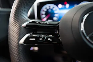 MERCEDES-BENZ GLC 300 d AMG Line 4matic / Rückfahrkamera / el.Sitze / Ambientebeleuchtung