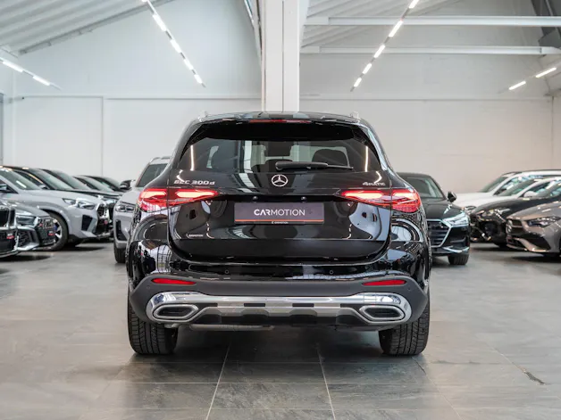 MERCEDES-BENZ GLC 300 d AMG Line 4matic / Rückfahrkamera / el.Sitze / Ambientebeleuchtung