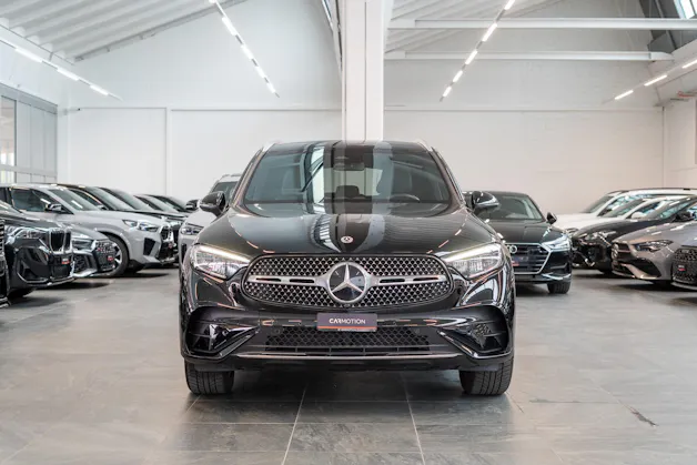 MERCEDES-BENZ GLC 300 d AMG Line 4matic / Rückfahrkamera / el.Sitze / Ambientebeleuchtung