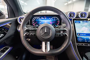 MERCEDES-BENZ GLC 300 d AMG Line 4matic / Rückfahrkamera / el.Sitze / Ambientebeleuchtung