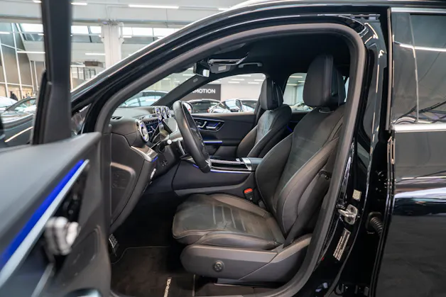 MERCEDES-BENZ GLC 300 d AMG Line 4matic / Rückfahrkamera / el.Sitze / Ambientebeleuchtung