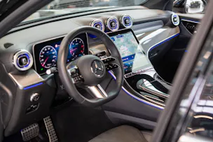 MERCEDES-BENZ GLC 300 d AMG Line 4matic / Rückfahrkamera / el.Sitze / Ambientebeleuchtung