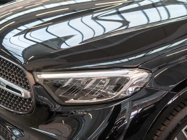 MERCEDES-BENZ GLC 300 d AMG Line 4matic / Rückfahrkamera / el.Sitze / Ambientebeleuchtung