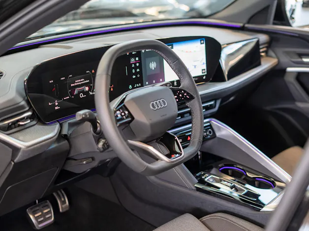 AUDI Q5 2.0 40 TFSI quattro S-Tronic S-Line / Rückfahrkamera / Navi / Sportsitze