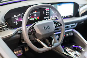 AUDI Q5 2.0 40 TFSI quattro S-Tronic S-Line / Rückfahrkamera / Navi / Sportsitze
