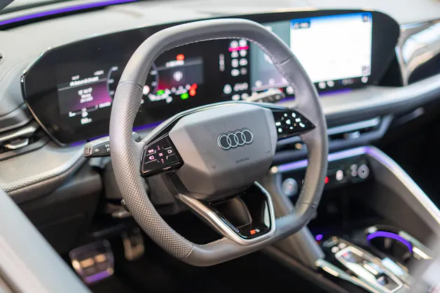 AUDI Q5 2.0 40 TFSI quattro S-Tronic S-Line / Rückfahrkamera / Navi / Sportsitze