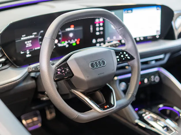 AUDI Q5 2.0 40 TFSI quattro S-Tronic S-Line / Rückfahrkamera / Navi / Sportsitze