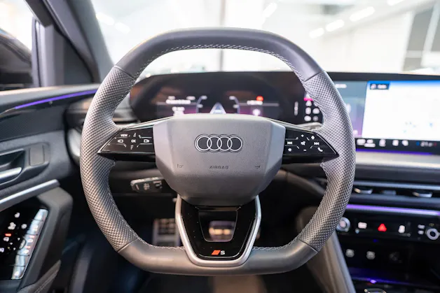 AUDI Q5 2.0 40 TFSI quattro S-Tronic S-Line / Rückfahrkamera / Navi / Sportsitze