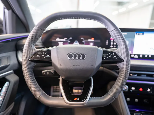 AUDI Q5 2.0 40 TFSI quattro S-Tronic S-Line / Rückfahrkamera / Navi / Sportsitze