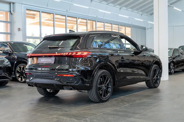AUDI Q5 2.0 40 TFSI quattro S-Tronic S-Line / Rückfahrkamera / Navi / Sportsitze