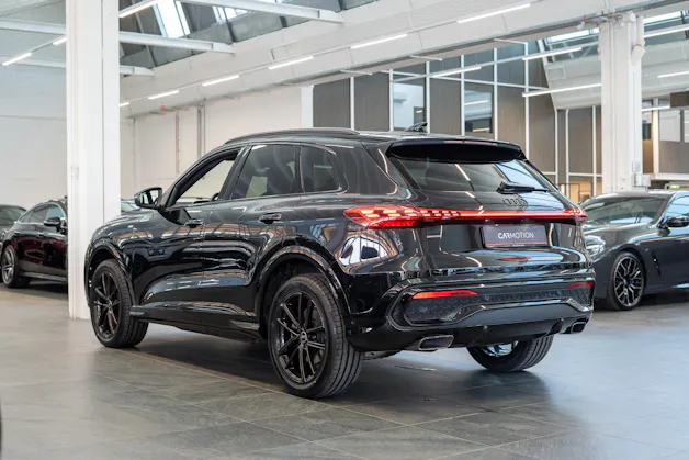 AUDI Q5 2.0 40 TFSI quattro S-Tronic S-Line / Rückfahrkamera / Navi / Sportsitze