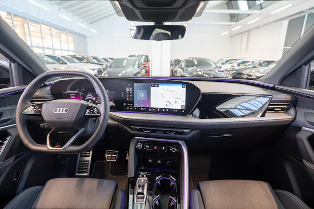 AUDI Q5 2.0 40 TFSI quattro S-Tronic S-Line / Rückfahrkamera / Navi / Sportsitze