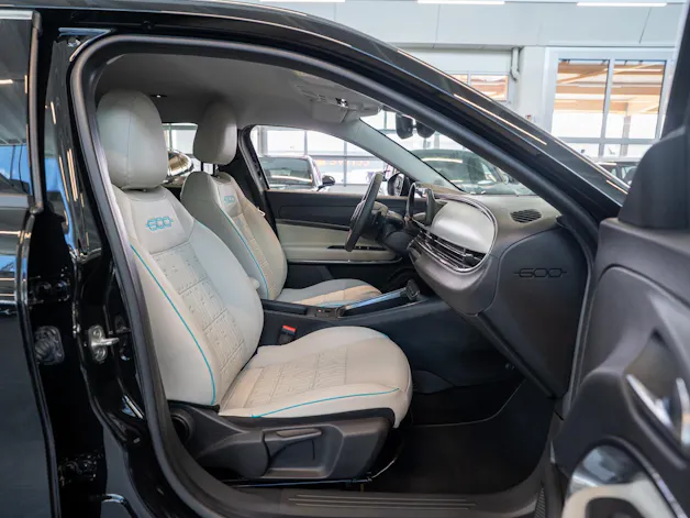 FIAT 600 1.2 Hybrid La Prima / Leder Sitze / Navi