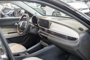 FIAT 600 1.2 Hybrid La Prima / Leder Sitze / Navi
