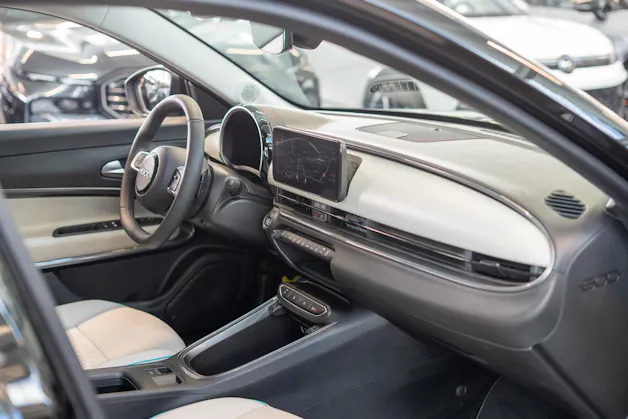 FIAT 600 1.2 Hybrid La Prima / Leder Sitze / Navi