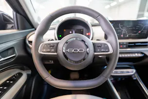 FIAT 600 1.2 Hybrid La Prima / Leder Sitze / Navi
