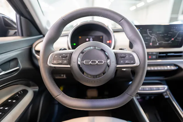 FIAT 600 1.2 Hybrid La Prima / Leder Sitze / Navi