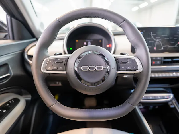 FIAT 600 1.2 Hybrid La Prima / Leder Sitze / Navi