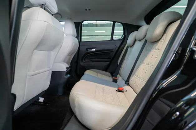 FIAT 600 1.2 Hybrid La Prima / Leder Sitze / Navi