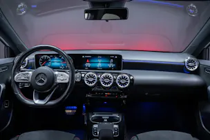 MERCEDES-BENZ A 180 d AMG Line Limousine / Rückfahrkamera / Ambientebeleuchtung / Sitzheizung