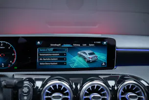 MERCEDES-BENZ A 180 d AMG Line Limousine / Rückfahrkamera / Ambientebeleuchtung / Sitzheizung