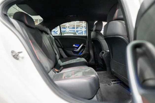MERCEDES-BENZ A 180 d AMG Line Limousine / Rückfahrkamera / Ambientebeleuchtung / Sitzheizung